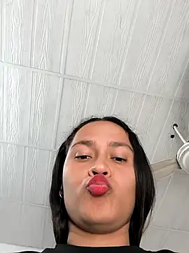 Nadia_hasbun live sex cam