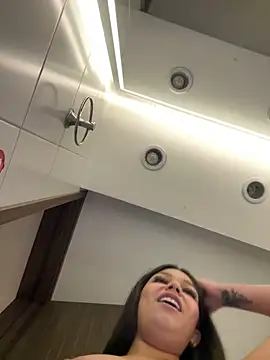 Alyshanon18 live sex cam