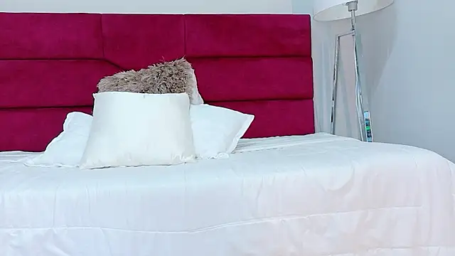 sara_saenz99 live sex cam