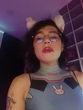 Sweet-SharoKitty live sex cam