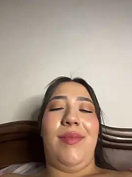 Hannahpradaa_ live sex cam