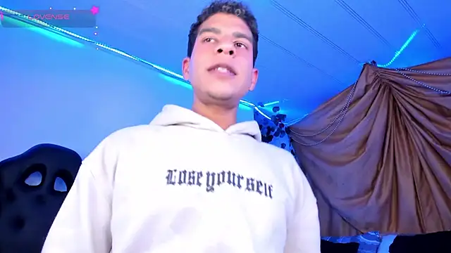 Ethan_Boyy live sex cam