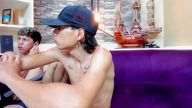 Boys_Pranks's cam snapshot