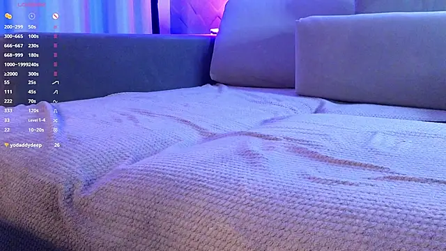 CrimsonBella live sex cam