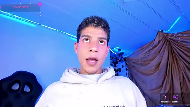 Ethan_Boyy's cam snapshot