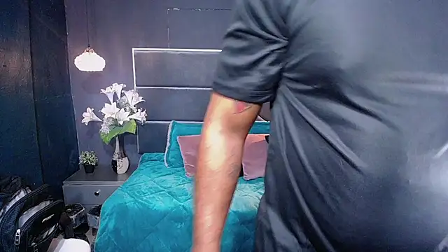 liam_howard's cam snapshot