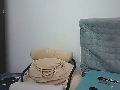 AlphaLatinoBear's cam snapshot