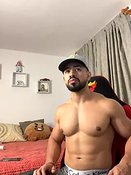 Ezzio_Scolaro live sex cam