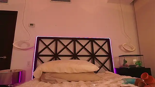 LunaMystyque live sex cam