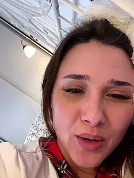 MayaVonDe live sex cam