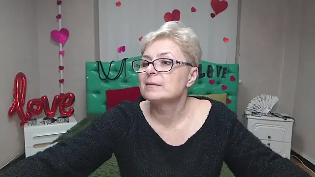 EmiliaGree live sex cam