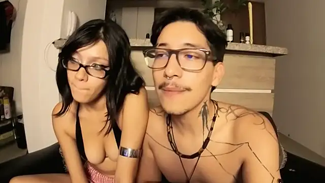 ChloeAndYan live sex cam