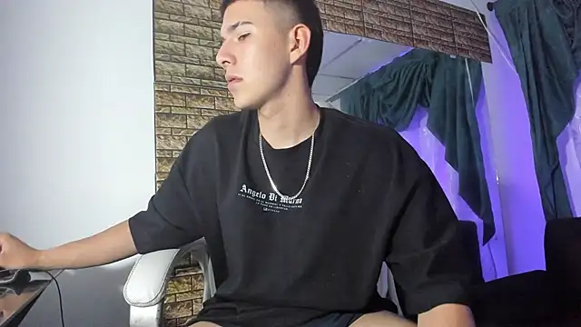 Aleck_Boy's cam snapshot