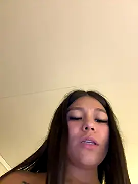 Alyshanon18 live sex cam