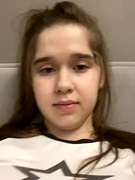 HornyGirlH live sex cam