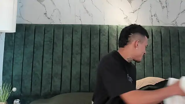 MrJustin_'s cam snapshot