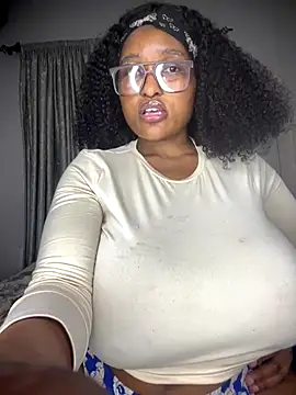 Bustygoddess32 live sex cam