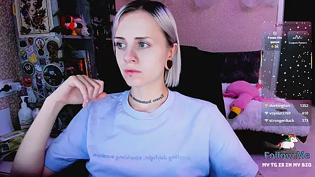 NaniMoore live sex cam