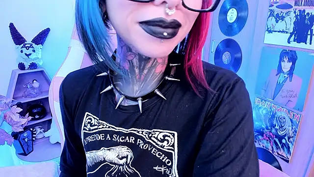 NikkiRamone live sex cam