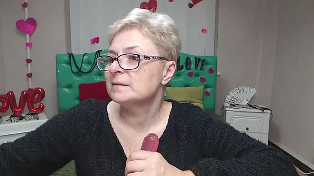 EmiliaGree live sex cam