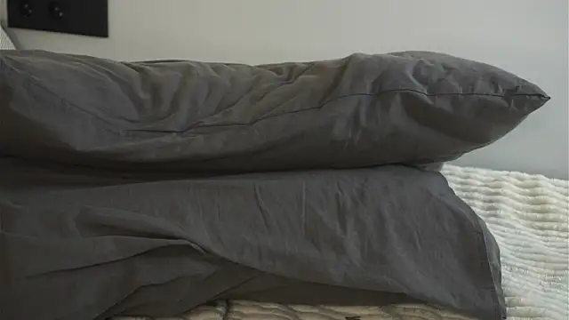 BrynnHolverson live sex cam