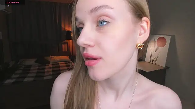 OdellaFrake live sex cam
