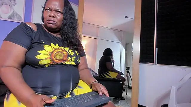 TanishaReyes live sex cam