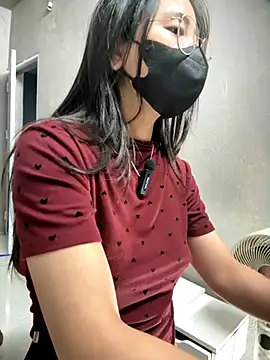 Voyerra_g live sex cam