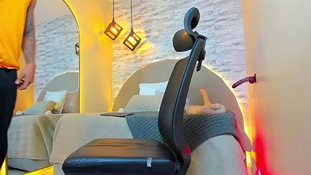 Aron_Bolt live sex cam