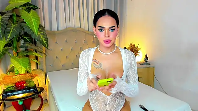 MochaliciousTransOnTop live sex cam