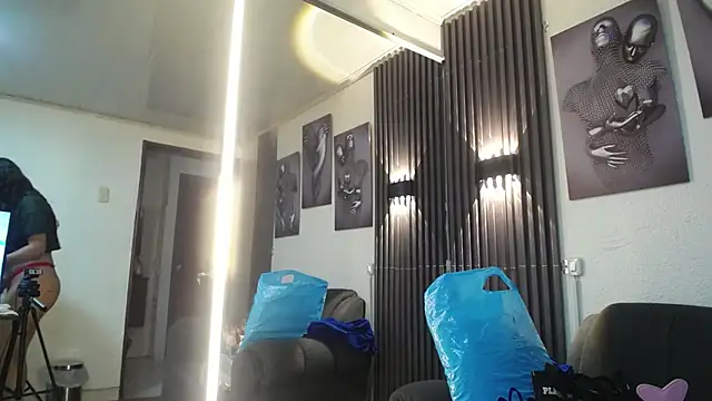 Mia_garcia28 live sex cam