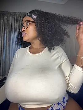 Bustygoddess32 live sex cam