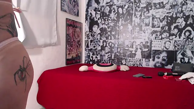 CrisBathoryxxx live sex cam