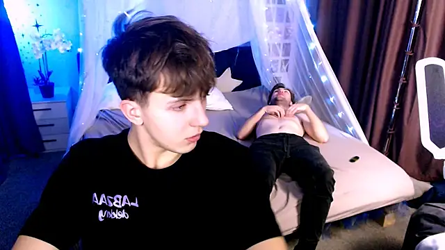 travis_wolf_'s cam snapshot