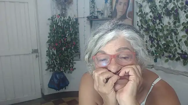 FunnyGrandma live sex cam
