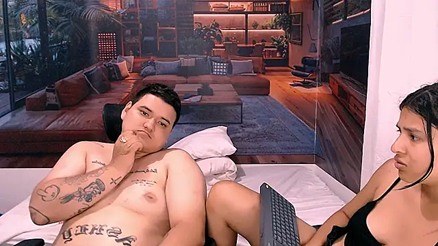 Charly_and_laura live sex cam