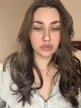 KiraBarlows live sex cam