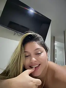 lunablossom_ live sex cam