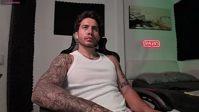 LucianSinclair live sex cam