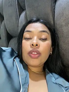 PUSHYLATE live sex cam