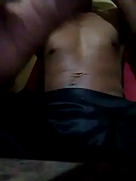 GuzzMiranda18's cam snapshot