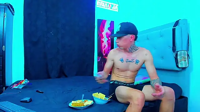 dereck_and_julie's cam snapshot