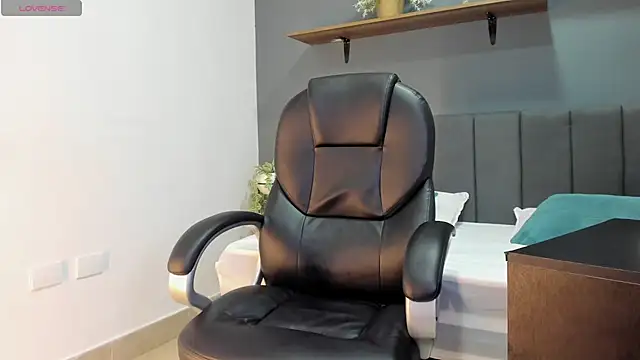 bellaadams35 live sex cam