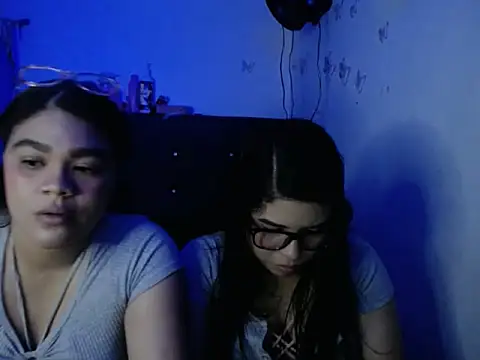 2moons_full_of_love's cam snapshot