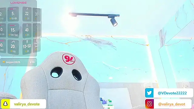 valirya_devote live sex cam