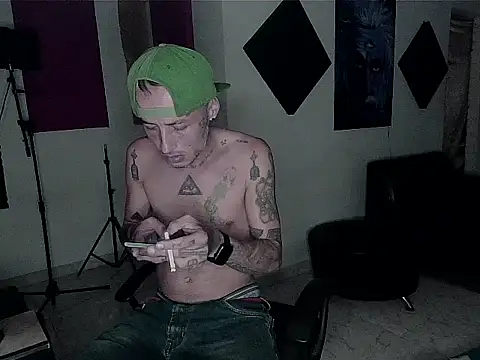 patrik_tattoo_'s cam snapshot