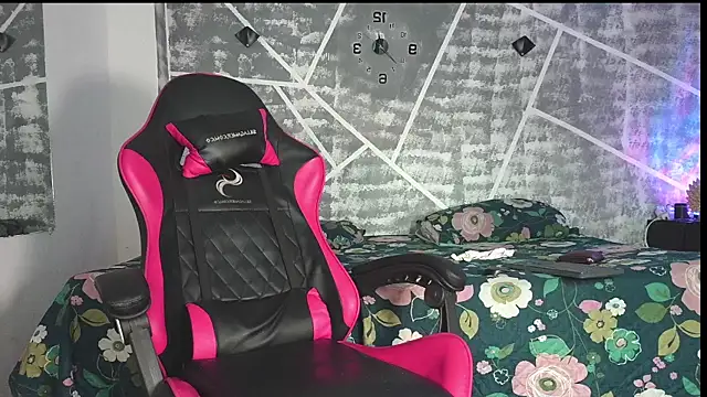 leonidas_18k's Stripchat show and profile