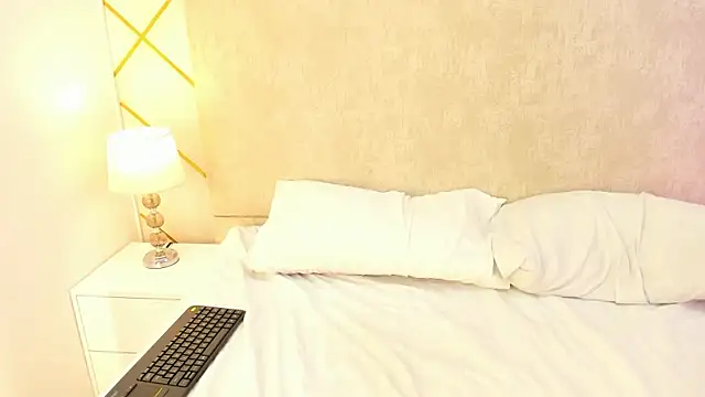 isaa_and_juanjo live sex cam