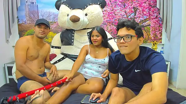 SauvagesDreams live sex cam