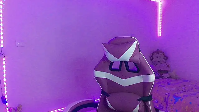 Ms-Zoehans live sex cam